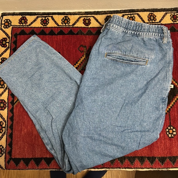 ⚡️NEW LISTING⚡️ PLEATED CROPPED DENIM ⚡️ ZARA ⚡️ BLUE ⚡️ XL / 36W - Picture 3 of 4